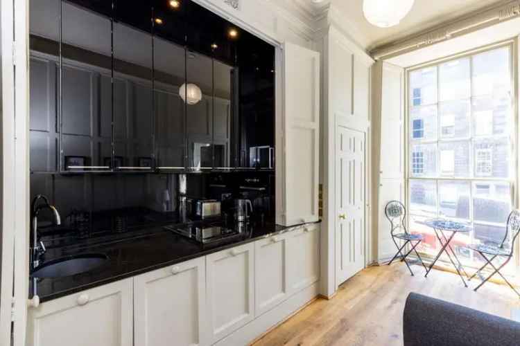 Edinburgh New Town Studio Apartment near St James Quarter