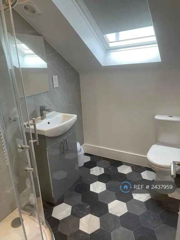1 Bedroom House Share Ensuite Rooms Available
