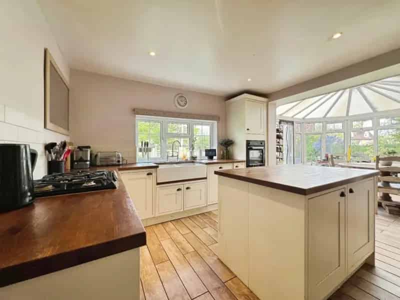 5 Bedroom Detached Character Cottage For Sale