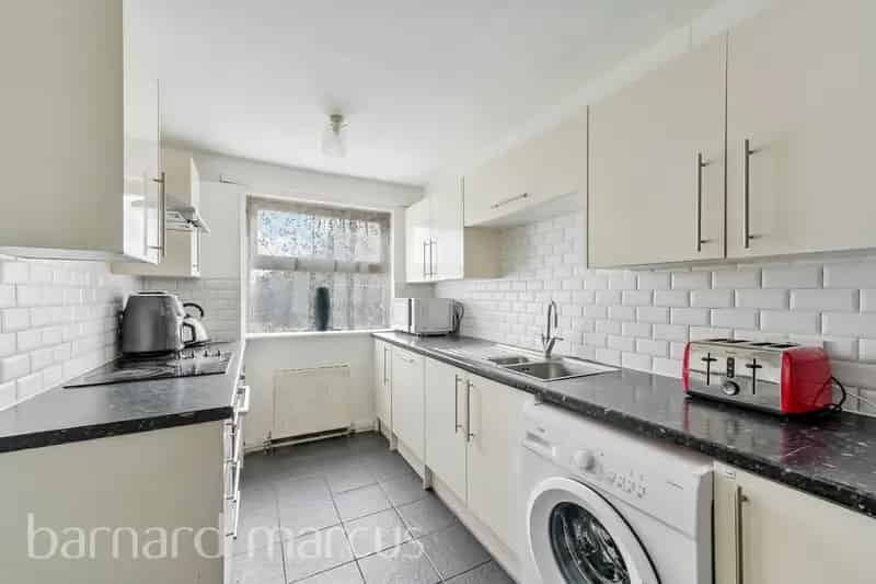 Six Bedroom Townhouse in Camberwell - Family Home with Garden