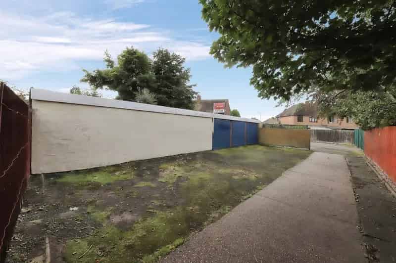 3 Garages & Music Room - Former Block of 6