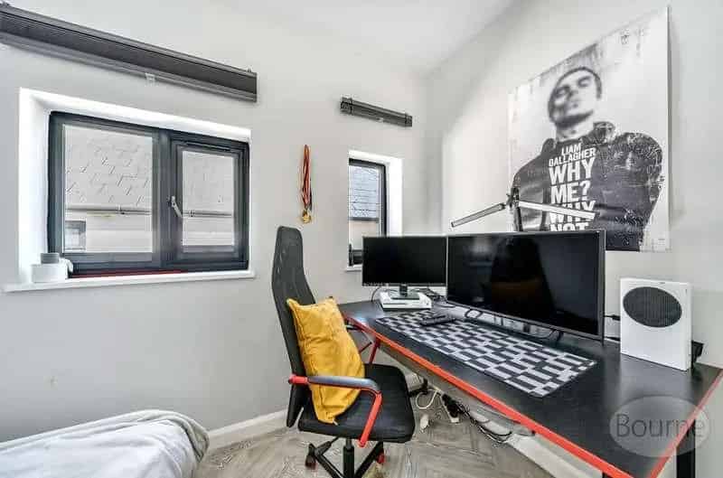 2 bed flat for sale