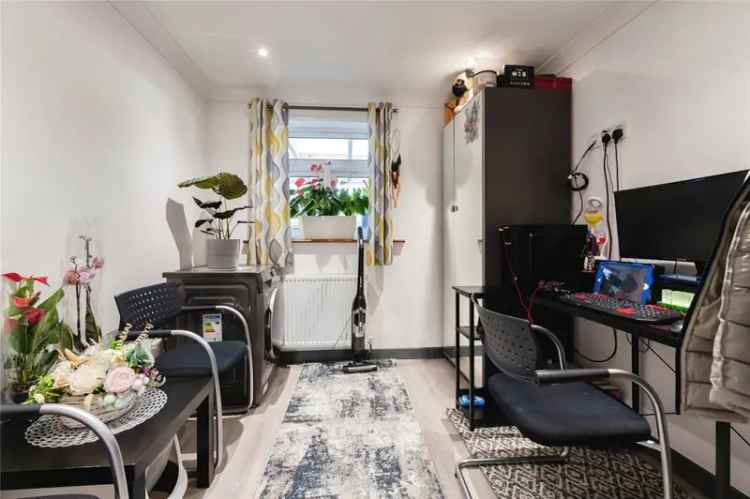 Spacious 3-Bed Terrace House with Modern Open-Plan Living and Parking