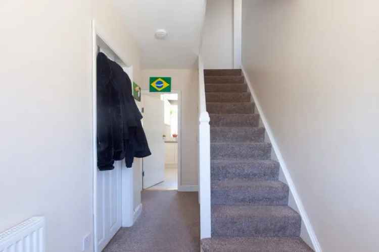 4 Bedroom House For Sale in Kennington