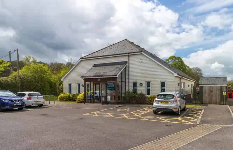 Modern Enterprise Centre with 4 Offices and 9 Parking Spaces
