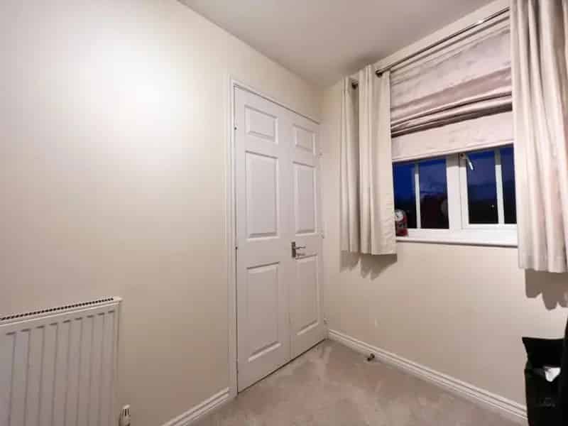 2 Bed Flat for Sale Repton Park Allocated Parking Right to Manage