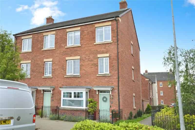 4 Bedroom Semi-Detached House For Sale