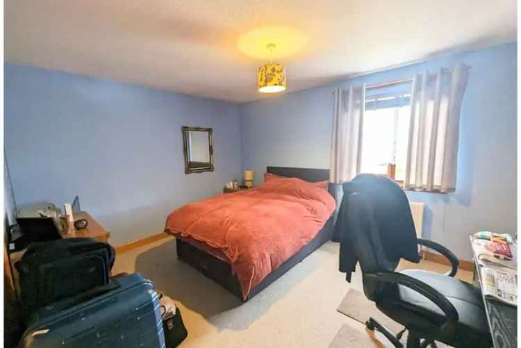 2 Bed Semi-Detached House in Thornhill