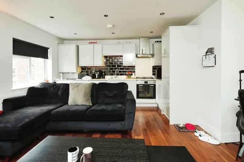 Spacious Hove Flat Near Stations and Seafront