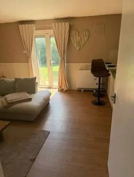 2 Bed Ground Floor Flat with Garage and Private Garden