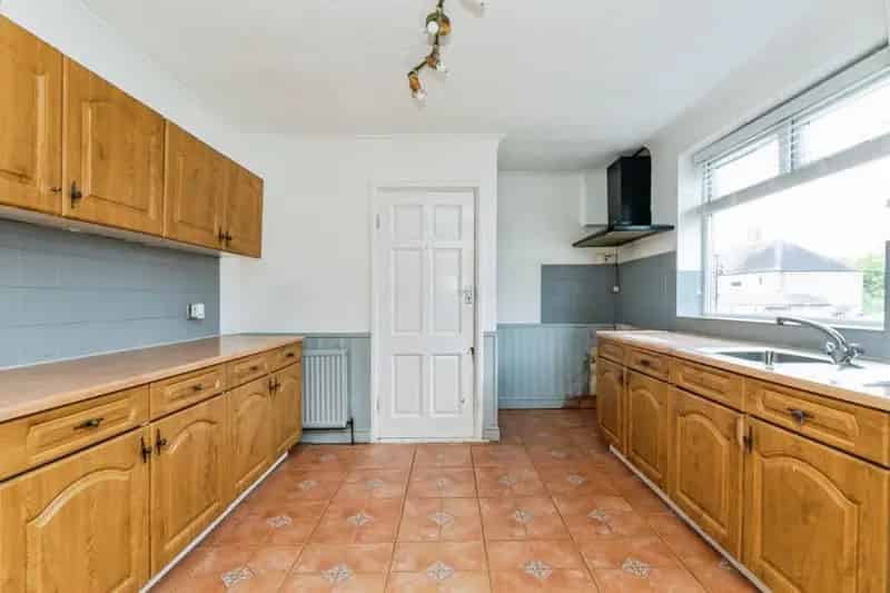 3 Bedroom House For Sale No Upward Chain