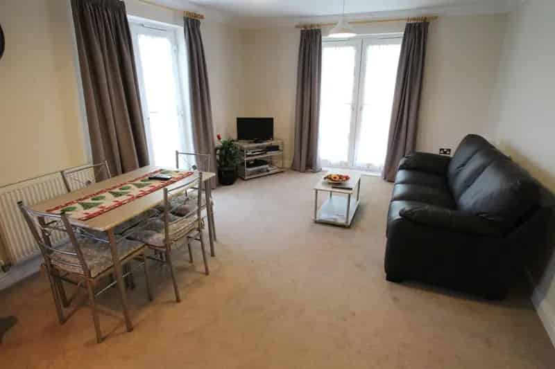 Two Double Bedroom Apartment Aylesbury Town Centre