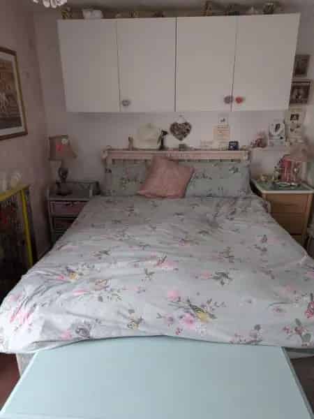 2 Bed Terraced House Near Shops and Schools