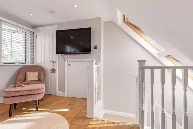 3 Bed House for Sale Cottage Charm Modern Amenities