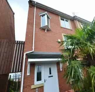 4 rooms room of 100 m² in Manchester