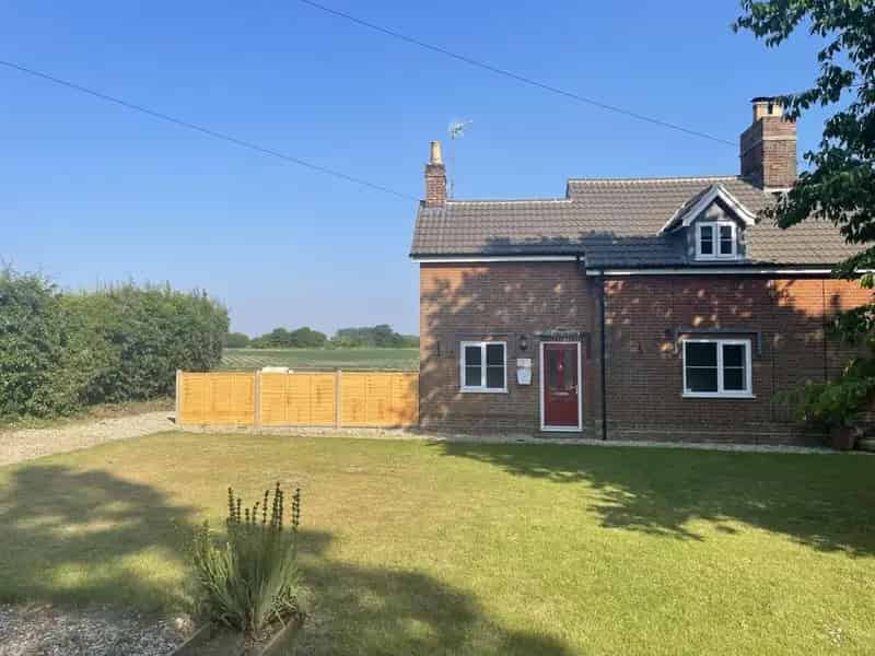 3 Bed Semi-Detached Cottage Near Norwich