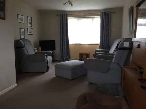 3 Bed Terraced House Near London - Family Home