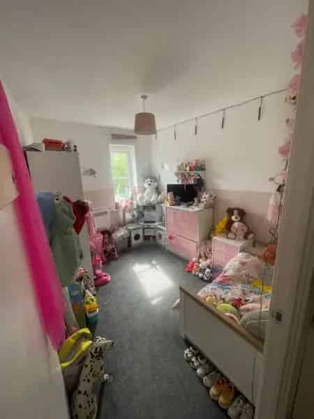 2-Bedroom Flat Great Potential Ideal for Small Family