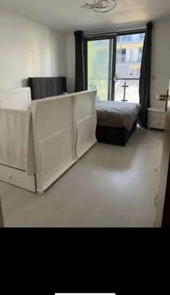 Open Plan Kitchen Patio Doors Balcony Communal Garden