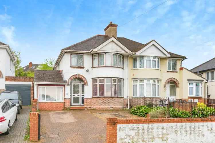 Four Bedroom Family Home with Garden and Driveway Parking Oxford