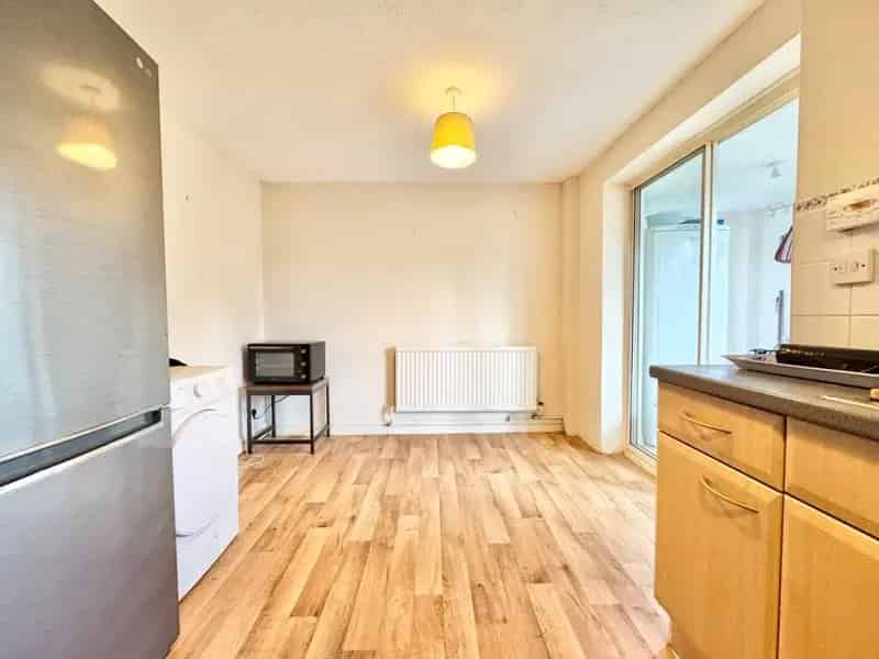 3 Bedroom House Brighton Hill Zero Deposit Available June