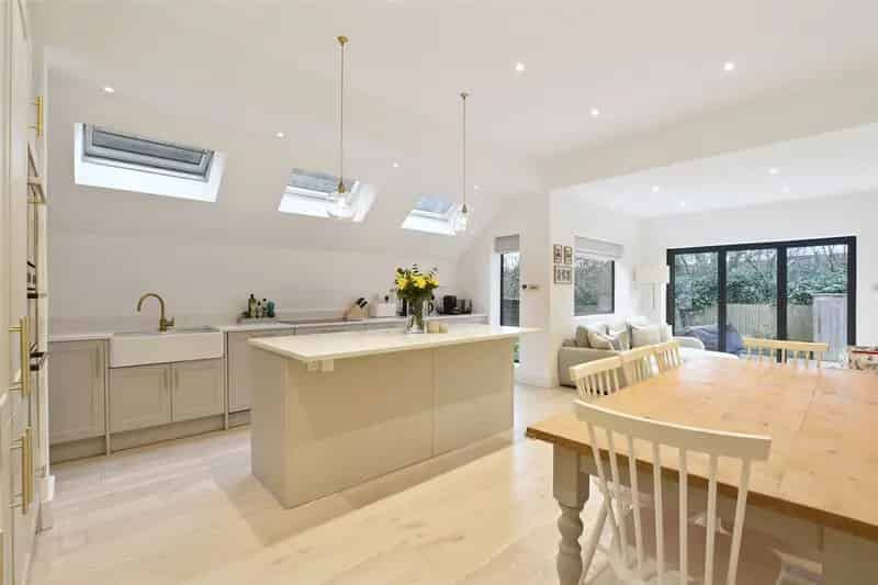 3 Bedroom Apartment London 1200 sq ft Garden Victorian Building