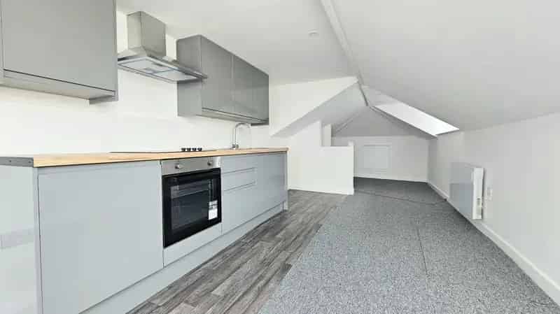 Newly Renovated 2-Bedroom Maisonette with Sea Views and Parking