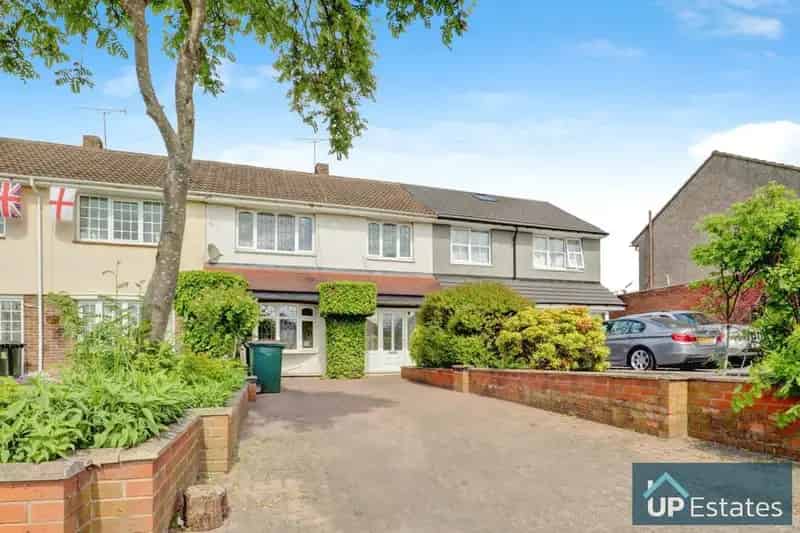 3 Bedroom Terraced House To Rent