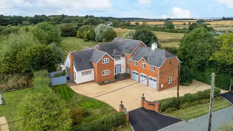 6 Bedroom Detached House Haynes West End