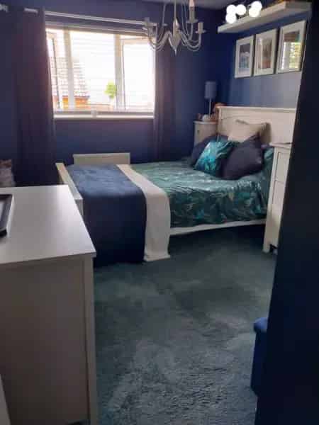 2 Bedroom Semi Detached House with Driveway and Garden