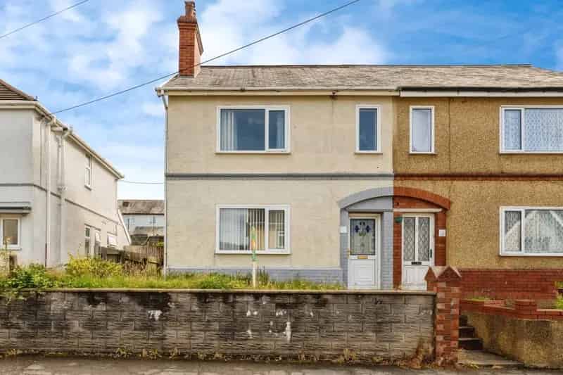 3 Bedroom Semi-Detached House for Sale - Clydach
