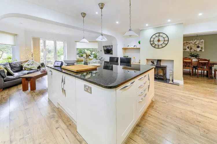 4 Bedroom Detached House for Sale in Bedford