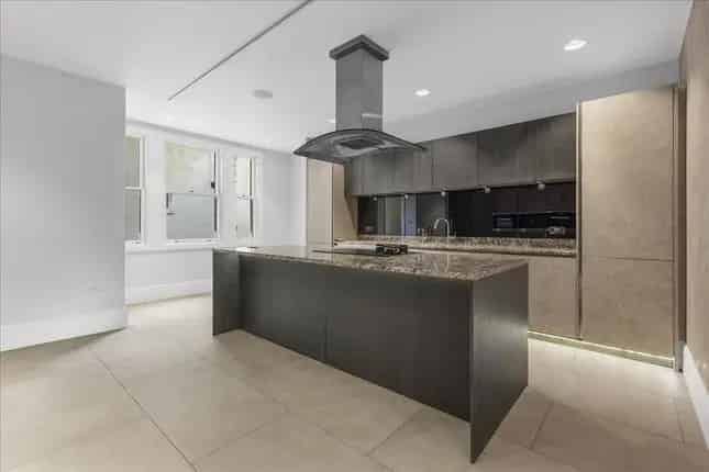 Four Bedroom Apartment for Rent in Randolph Avenue, London W9