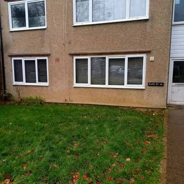 Ground Floor 2 Bed House Near Schools Shops and Woodlands