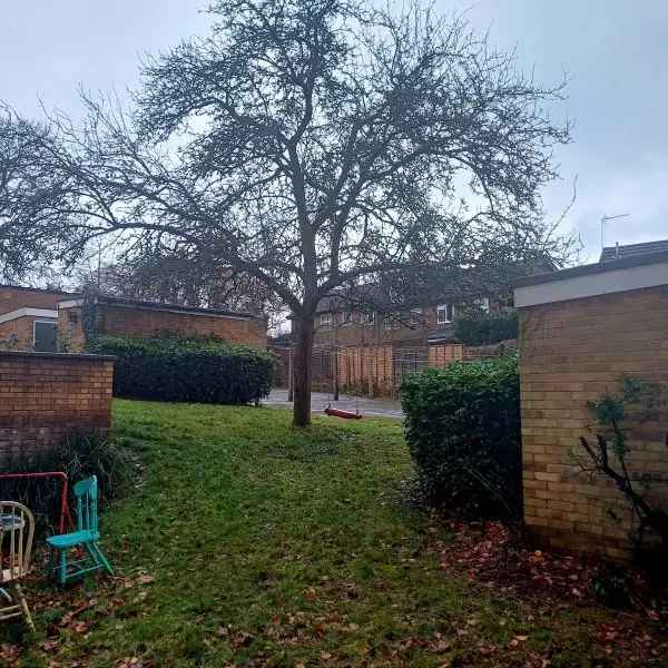 Flat For Rent in St Albans, England