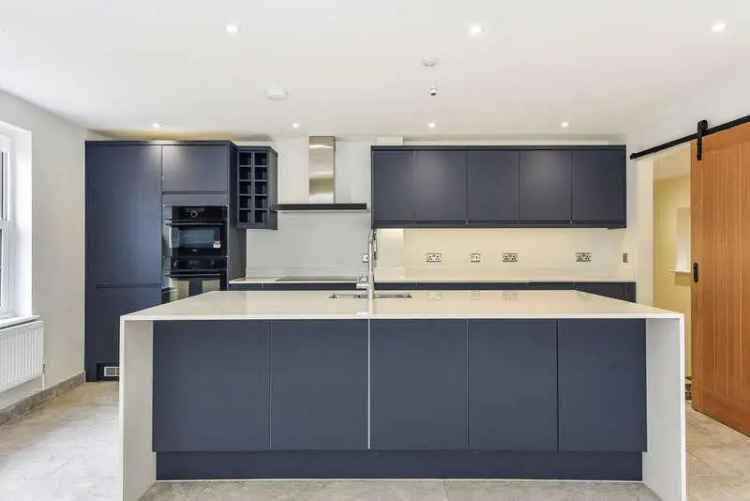 4 Double Bedroom 17th Century House for Sale in Wickham