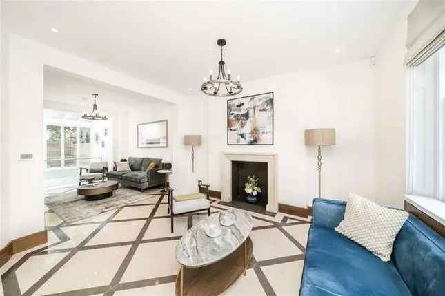 Family Home in Knightsbridge with Double Reception & 5 Bedrooms