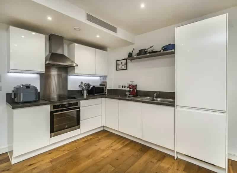 Modern 2-Bed Apartment in Brentford's Kew Eye Apartments