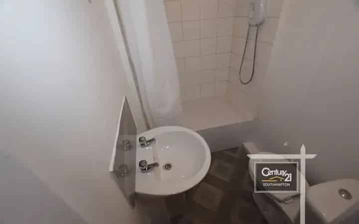 Southampton Studio Flat Near City Centre Newly Refurbished