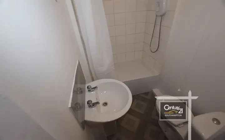 Southampton Studio Flat Near City Centre Newly Refurbished