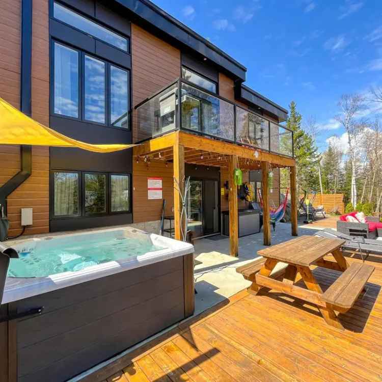 Waterfront Cottage near Montreal - Sleeps 6+