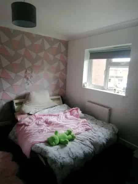 2 Bedroom House Near Schools and Transport