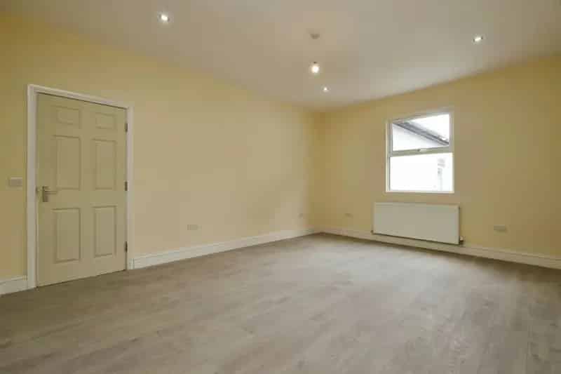Four Flats Investment Opportunity Near Town Centre and Station