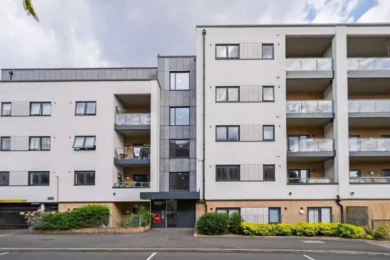 1 Bed Flat for Sale near Green Spaces and Amenities