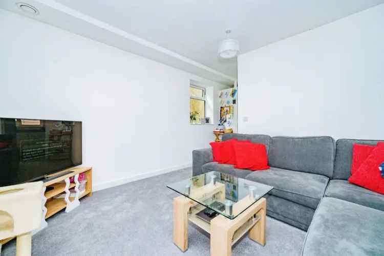 Two Bedroom Duplex Maisonette Town Centre Location No Upper Chain