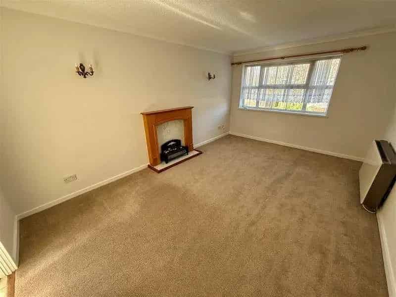 2 Bed Flat for Sale Extended Lease Modern Maisonette