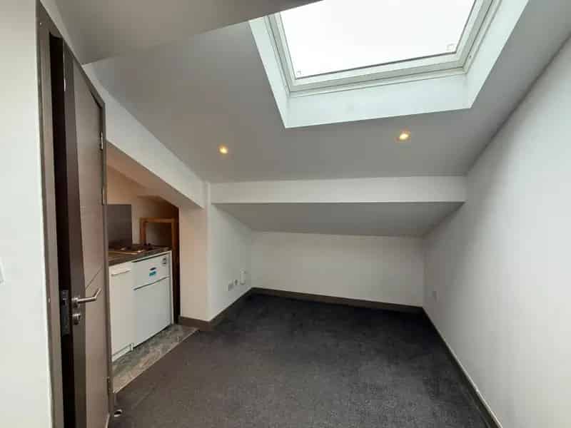 Studio Apartment for Rent - Modern Compact Unfurnished