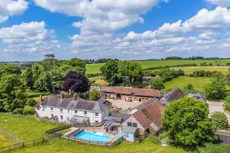 9 Bedroom Detached House with Equestrian Facilities and 20 Acres