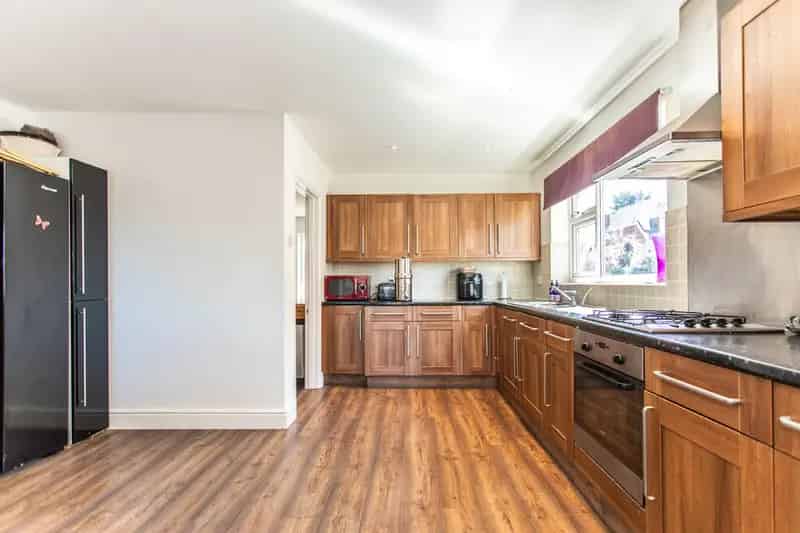 5 Bedroom Semi-Detached House for Sale