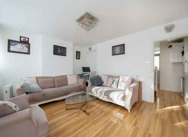 Flat For Sale in London, England